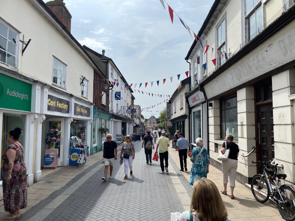 An image of a pedestrianised area in Diss town centre