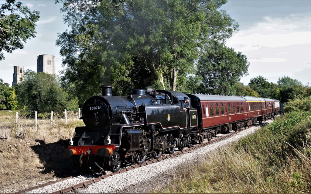 Tank engine 80078 with Wymondham Abbey in background