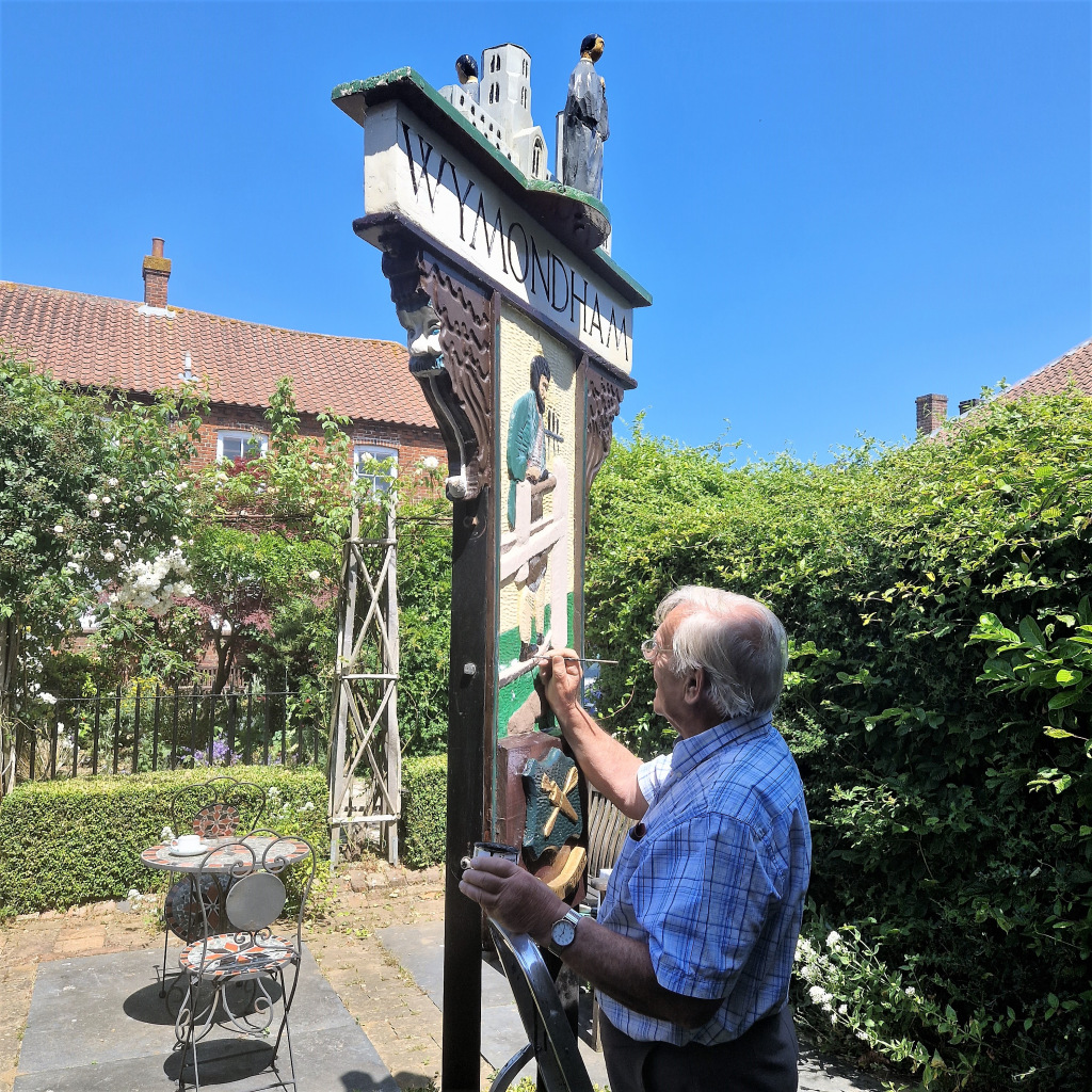 Restoration of the old town sign