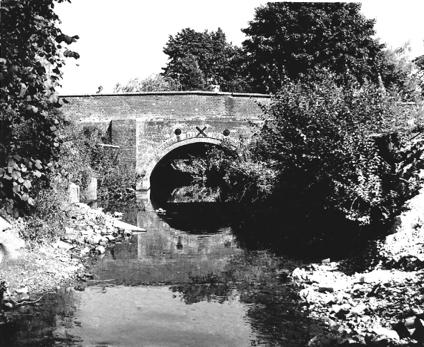 Black-and-white photo of a bridge