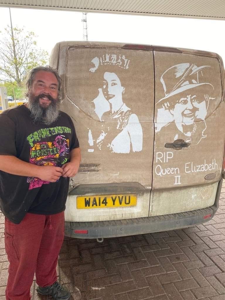 Ruddy Muddy and his van art