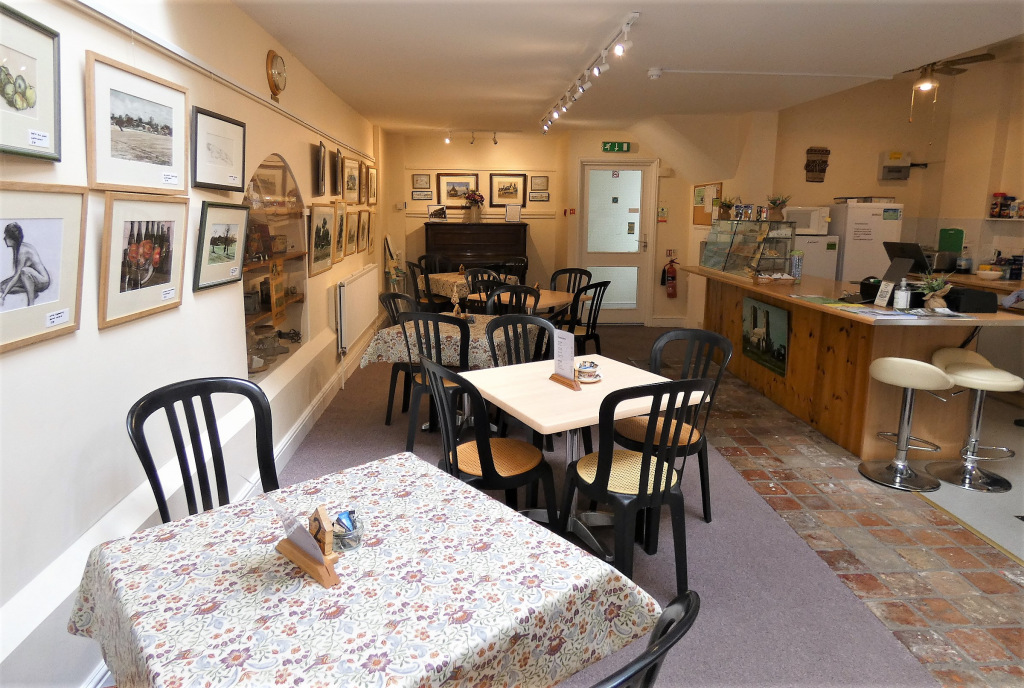 A panned picture of the tearoom