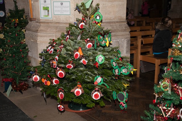 Robin decorations on a Christmas tree